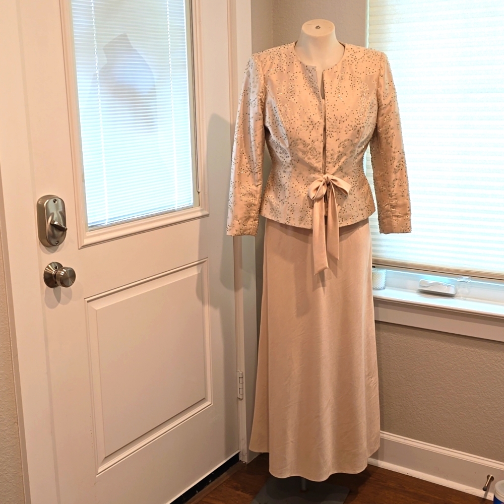 Mother of bride or groom. Beige-gold. 8 Beautiful
